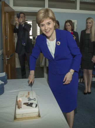 067 - First Minister cutting cake.jpg